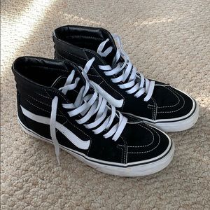 Black Sk8 Hi Vans